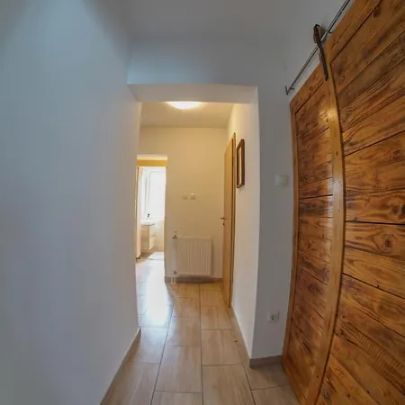 Bloom Gomzi Apartment